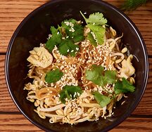 Салат с кальмаром, ростками сои и фунчозой