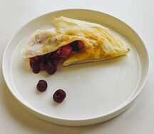 Блины с яблоком и вишней