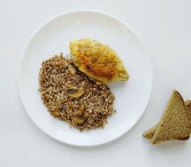 Котлета по-пожарски с гречкой и грибами