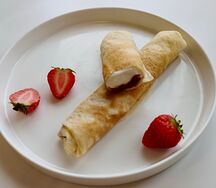Блины с творогом и клубникой