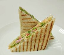 Сэндвич с ветчиной и сыром