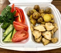 Мини-картофель с курицей и овощами