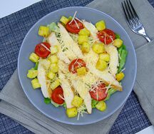 Салат Цезарь с курицей копчёной