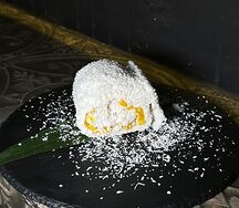 Кокосовый рулет с манго 