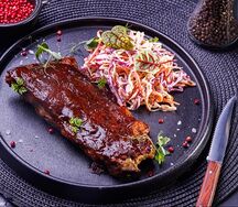 Ребрышки свиные и салат Коул слоу