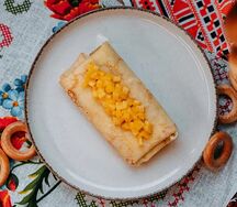 Блинчик с медовым кремом и персиками