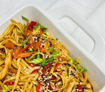 Удон с курицей в терияки-соусе