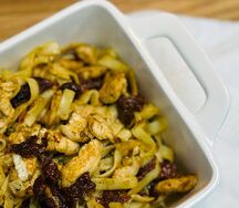 Паста с индейкой и вялеными томатами