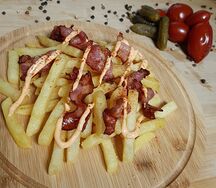 Картофель фри с беконом