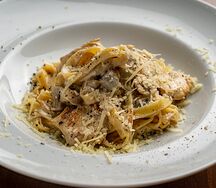 Феттуччине с курицей и грибами