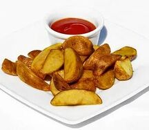 Картофель по деревенски с соусом