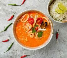 Том -ям с морепродуктами