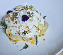 Пельмени с лососем и фри-луком