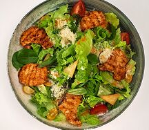 Салат Цезарь с курицей