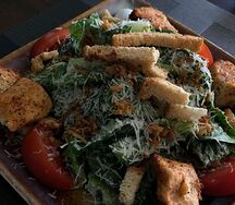Салат Цезарь с цыплёнком