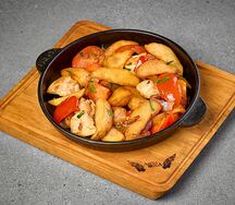 Горячая сковородка с курицей