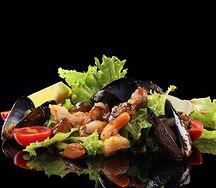 Салат с морепродуктами 
