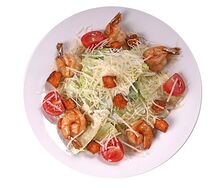 Салат Цезарь с креветками