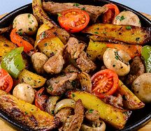 Жареная картошка с мясом и грибами