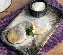 Сырники со сметаной