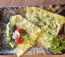 Омлет с сыром и зеленью