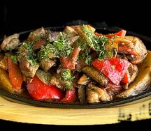 Горячая сковородка со свининой