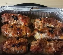 Трубочки из свинины с маринованным огурцом