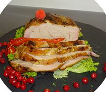 Запеченная свиная лопатка