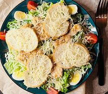 Салат Цезарь с курицей