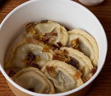 Пельмени с картофелем, луком и грибами