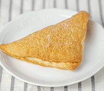 Слойка с капустой и яйцом