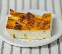 Запеканка творожная с курагой