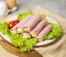 Рулетики из ветчины с сыром и чесноком