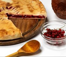 Осетинский пирог с фруктовым ассорти