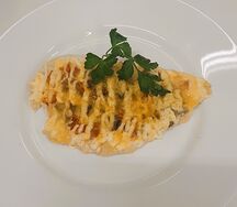 Филе цыпленка с грибами и помидоркой