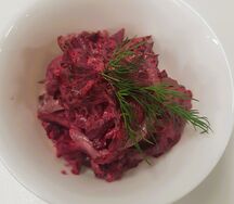 Салат из свеклы с корнишонами