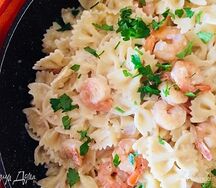 Фарфалле в сливочно-чесночном соусе с креветками