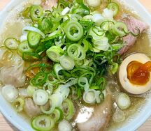 Рамен с копчёной курицей и беконом 
