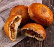 Пирог печеный с яблоком и корицей