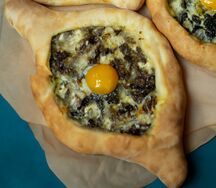 Хачапури по-аджарски с фаршем