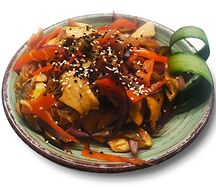 Wok с курицей и овощами
