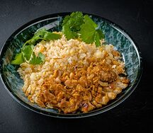 Жареный рис Гохан, бедро цыпленка, соус унаги