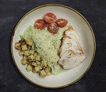 Салат Цезарь с курицей