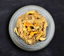 Лапша фунчоза со свининой и грибами