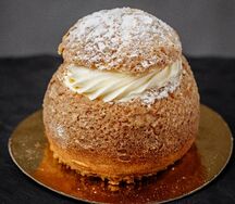 Пирожное Шу с мандариновой карамелью