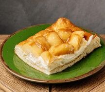 Пирог с яблоком и солёной карамелью