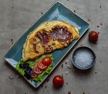 Омлет с бастурмой