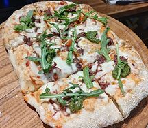 Римская пицца с рваной говядиной