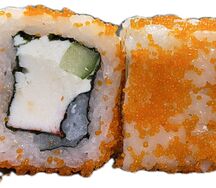 Ролл с икрой летучей рыбы и крабом