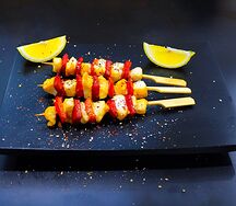 Копченая белая рыбка на шпажке